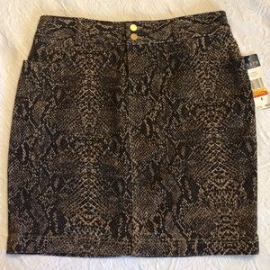NWT Chaps Snakeskin print Mini skirt - Size 8